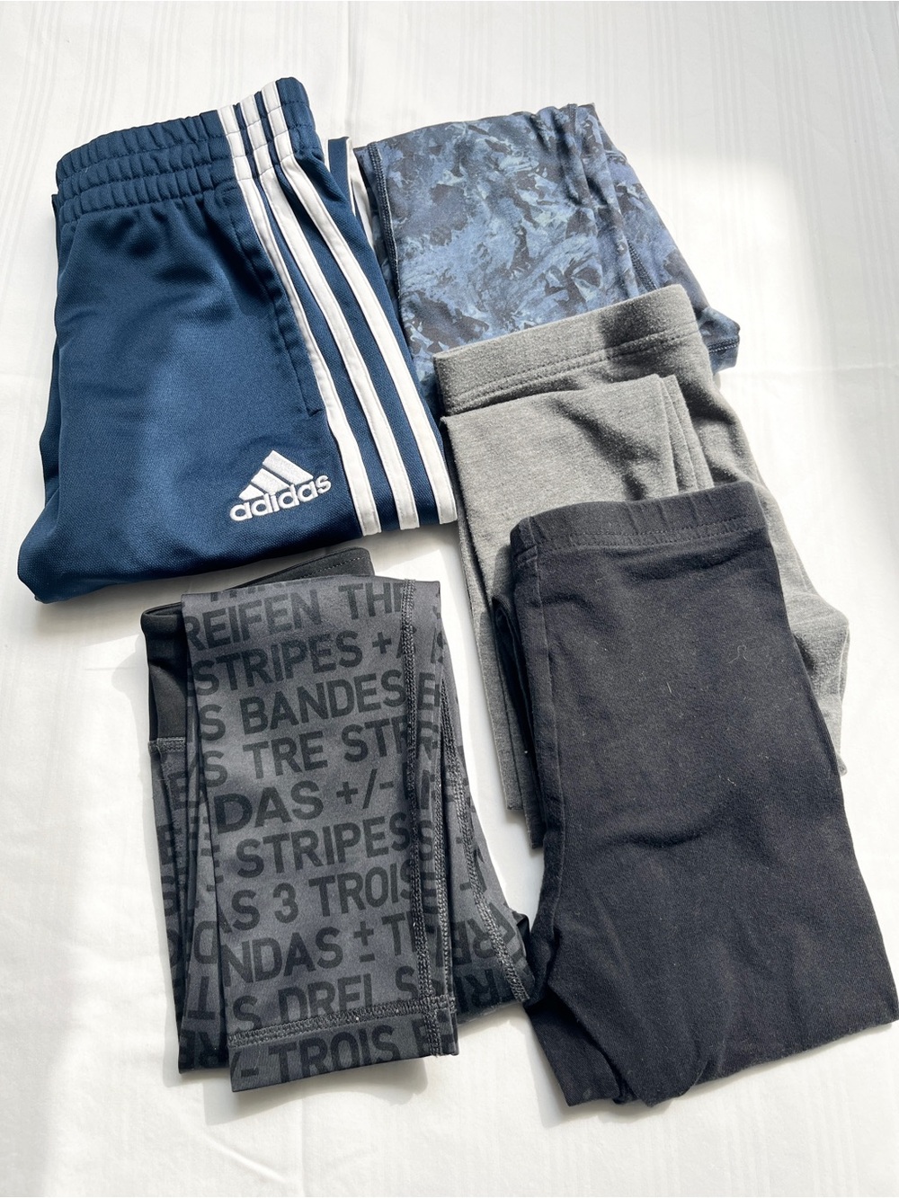 Set of 5 leggings and sweatpants size 7-8yo Adidas, Lole, Joe Fresh & Old Navy